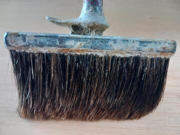 Brosse à encoller pour la tapisserie