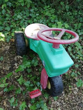 Jouet tracteur à rénover