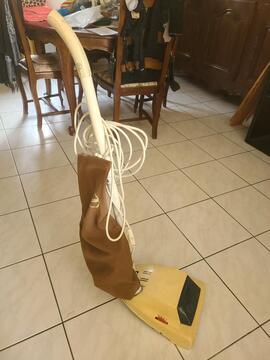 ancien aspirateur Hoover