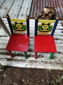 2 chaises pour enfant