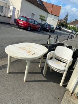 Salon de jardin « Table + Chaises »