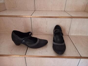 Chaussures fermées noires et grises taille 38