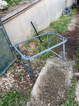 Table basse de salon de jardin.