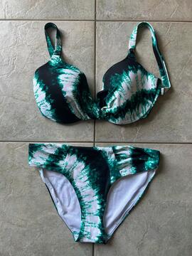 Bikini - 2 pièces - vert - 95D et slip taille M