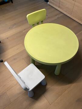 1 table et 2 chaises enfant IKEA