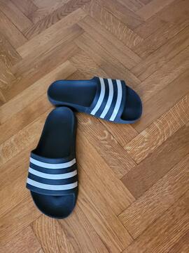 chaussures claquettes Addidas taille 36