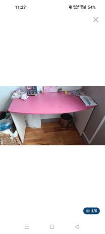 bureau enfant à roulettes