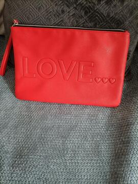 pochette rouge