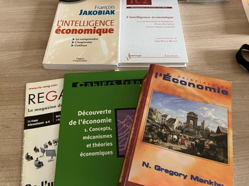 Lot de livres et d’intelligence Economique