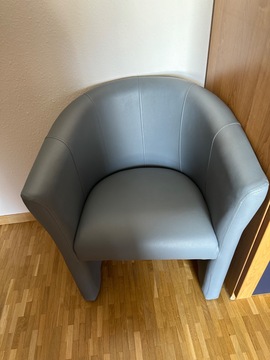 fauteuil en cuir gris