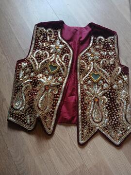 gilet style indien en velours rouge doublé