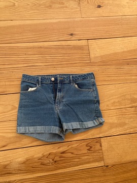 joli short taille 38/40 et petit haut manches longues