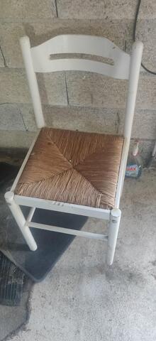 chaise en paille peinture grise