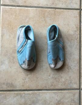 Chaussons mixtes bleus et gris P 26