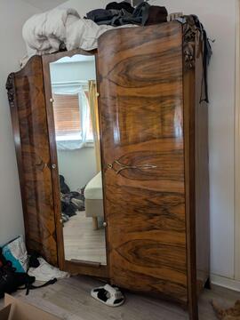 Armoire en bois 3 portes