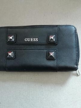 Porte feuille Guess état moyen