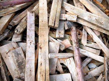 Donne bois planches et chevrons venant d'une maison