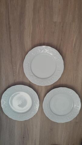 assiettes de table blanche