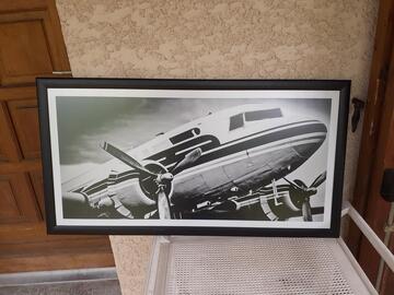 cadre photo avec verre représentant l'avant d'un avion (NetB)