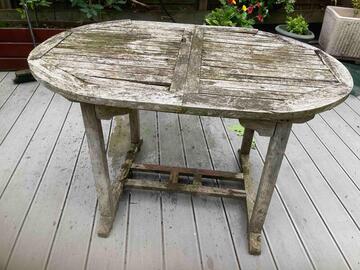 Table de jardin en bois imputrescible