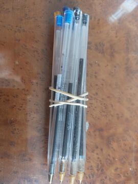 lot stylos bille: encre bleue et nore