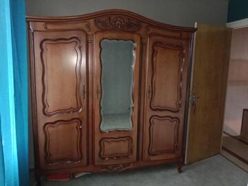 A donner armoire état neuf style Louis 15