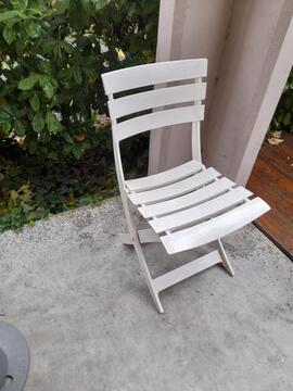 chaise blanche