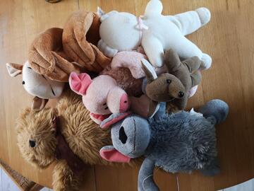 Peluches et coussins