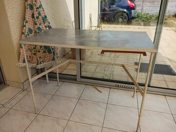 Bureau pieds métalliques plateau formica