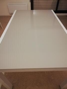 Table en verre blanc