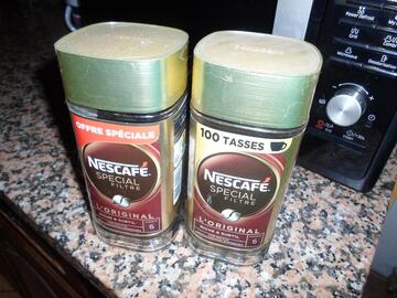 8 pots nescafe vide