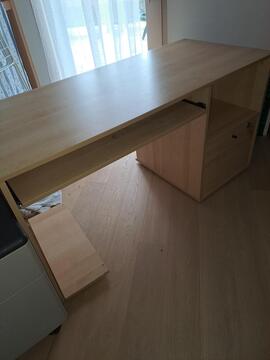 bureau d'ordinateur :137cmsur60 hauteur72,5 cm