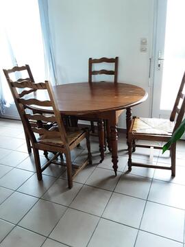 table avec rallonges + 4 chaises