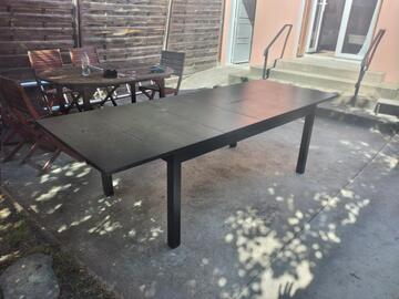 Très grande table avec 2 rallonges