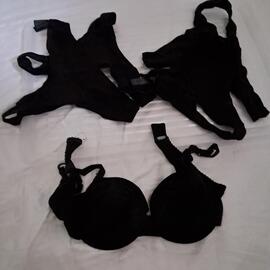 soutien gorge taille 95B strings neufs médium 38/40