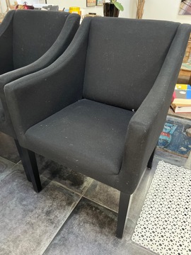 fauteuil noir en feutrine