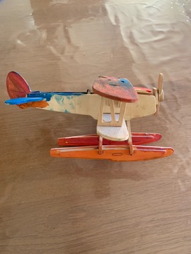 petit avion en bois