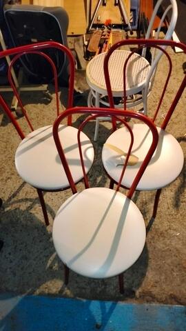 3 Chaises de bistrot rouges