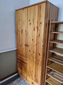 Armoire en pin