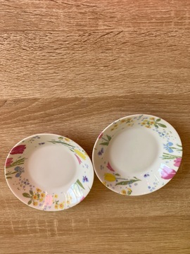 2 petites soucoupes de tasse à café