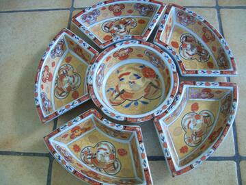 plat rond et ses 5 coupelles en porcelaine