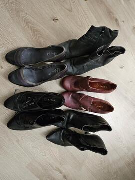 5 paires de chaussures en cuir T.39