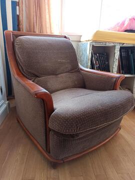 Fauteuil en velours marron