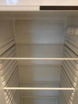 donne un frigo juste problème de joint de fermeture de porte à changer