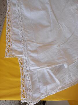 nappe blanche dentelle ou coupon