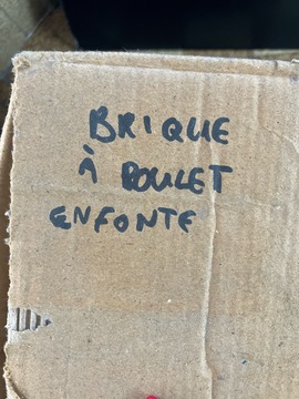 Brique à poulet en fonte