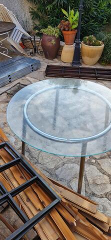 table de jardin en verre