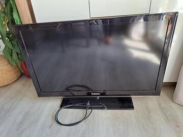 Téléviseur Samsung 110 cm diagonale HS