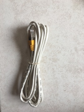 câble ethernet jaune