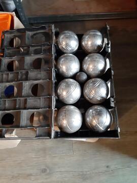 coffret de 8 boules de pétanque